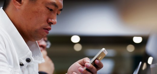 Apple Launches iPhone 5s And 5c In China