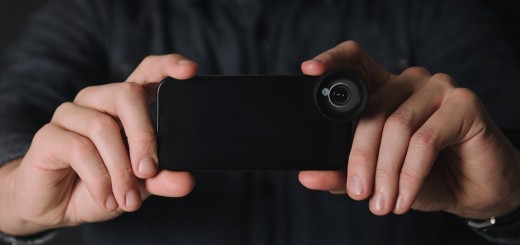 LensMounted Hands 520x245 photo LensMounted Hands 520x245 Moment launches wide angle and telephoto lenses for iPhone, iPad and Galaxy smartphones on Kickstarter