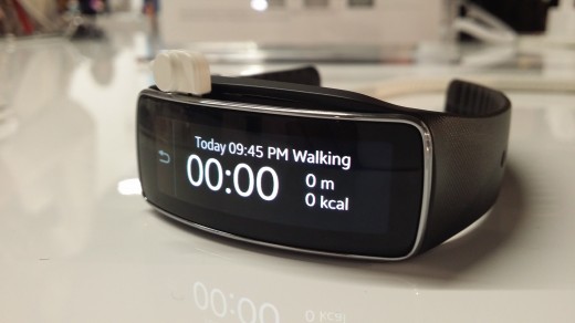 Gear Fit1 520x292 Wrists on with the Gear 2, Gear 2 Neo and Gear Fit