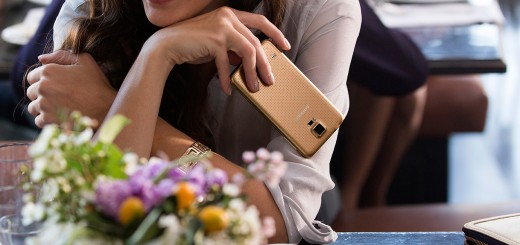Lifestyle 03 520x245 Samsungs Galaxy S5 is official: 5.1 display, fingerprint scanner, heart rate monitor, and more
