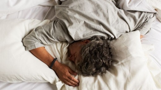 xl jawbone up sleep tracker 520x292 How does your fitness tracker know when youre asleep?