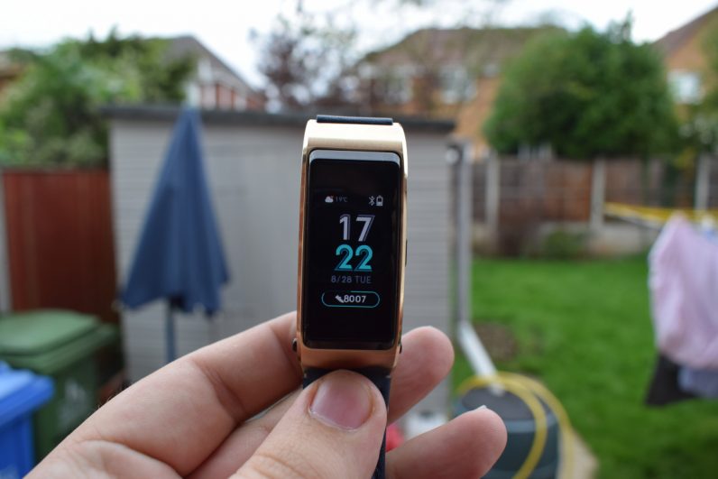 Review: The Huawei TalkBand B5 is a fitness tracker you can make calls on