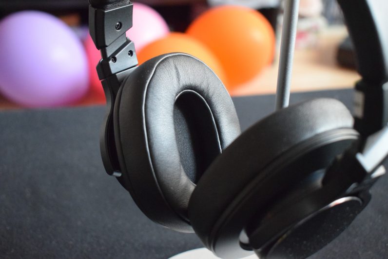 Review: The Mixcder E8 headphones offer noise-cancellation and a long battery life on a budget