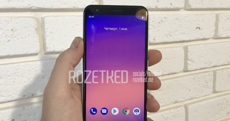 Heres your first glimpse at the mid-range Pixel 3 with a plastic body and headphone jack
