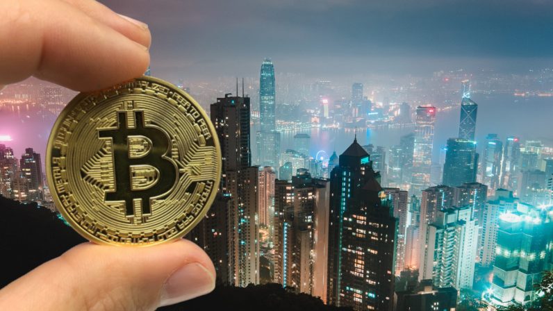 Hong Kong: Bitcoin millionaire throws money from rooftop, gets arrested