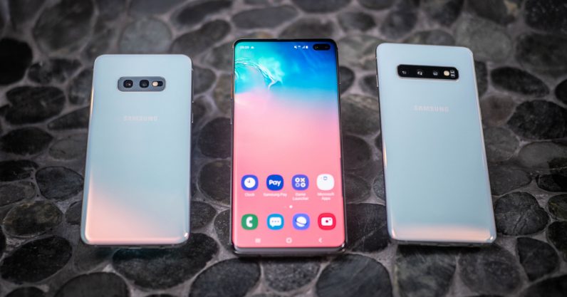 Wallpapers cleverly hiding Samsung Galaxy S10s camera cutout are my favorite thing online