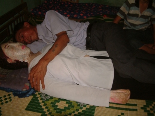 vietnamwife1.jpg Man Slept Next To Dead Wife for 5 Years picture