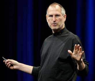 Steve Jobs at WWDC 2007, by Acaben, cropped by Kyro (Wikimedia Commons)