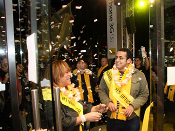 Optus to do midnight launch for Aussie iPhone 4 fans