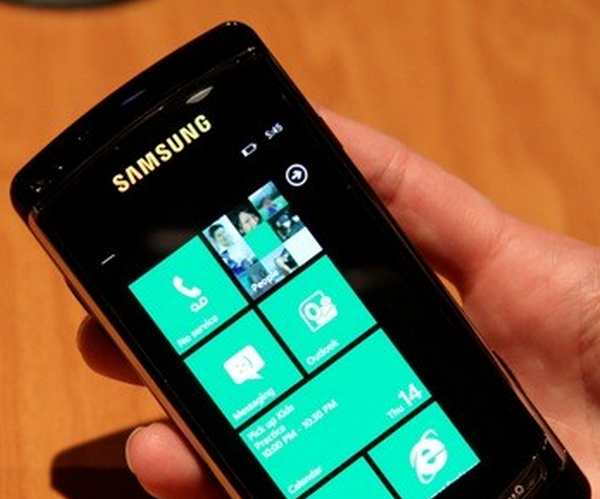 Microsoft: what are you talking about, you can use the WP7 camera in your app