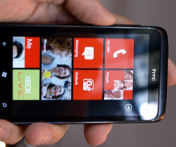 Have a Windows Phone 7? Don’t touch that SD card, at least not yet