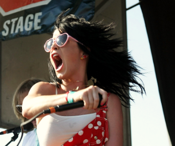 Katy Perry: Microsoft is cheap!