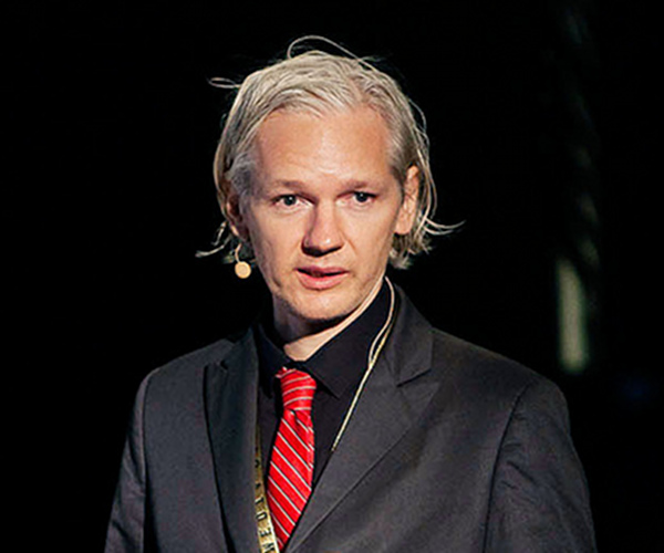 Julian Assange sees himself as “A martyr without dying”