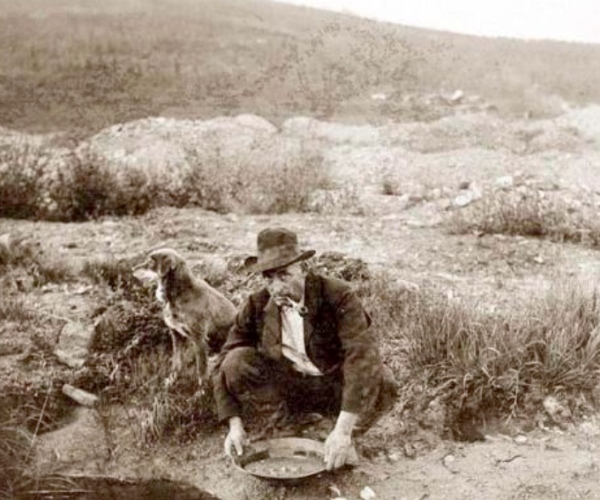 California Gold Rush 2.0: Are Twitter and Facebook Overvalued?
