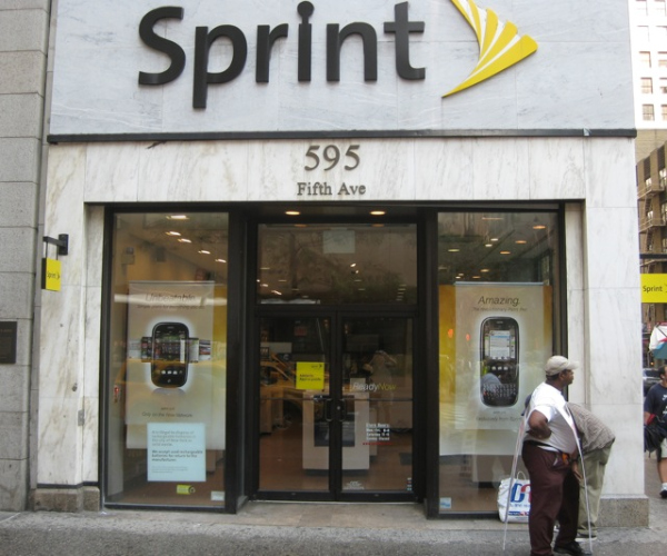 Sprint’s next 4G smartphone finally smiles for the camera