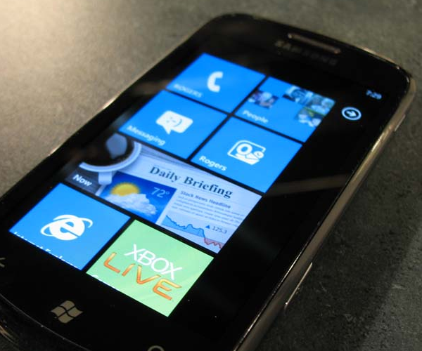 Microsoft is finally investigating the Windows Phone 7 phantom data issue