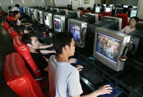 Chinese gamers play online computer game