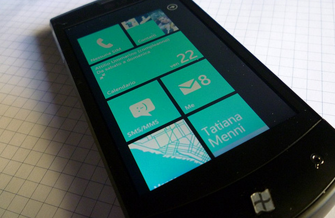 At long last, Microsoft launches a WP7 ad that shows off the OS