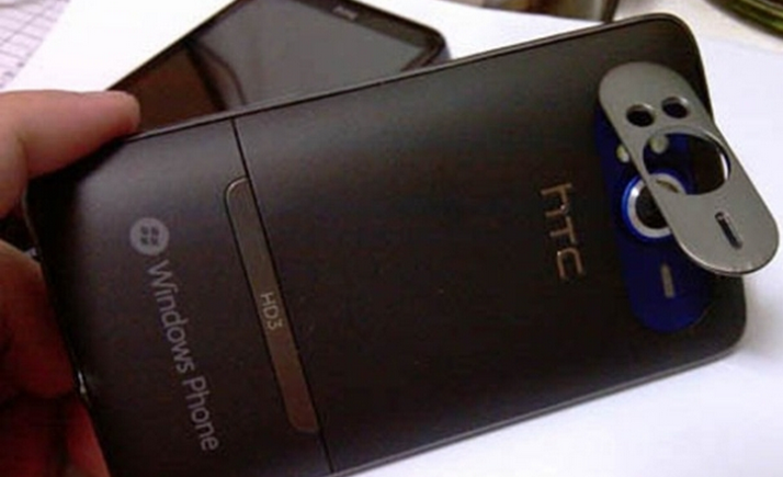 Say hello to AT&T’s new WP7 handset: The HTC HD7S