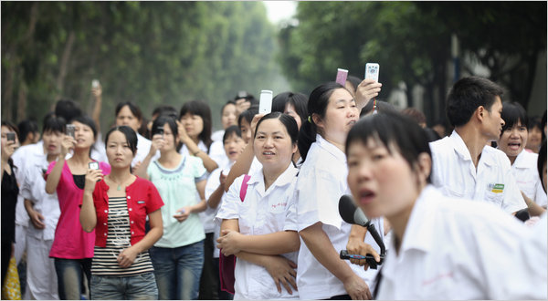 Beijing to track citizens with their cell phones