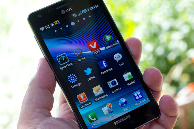 Review: Samsung Infuse 4G is huge, fast, held back by software