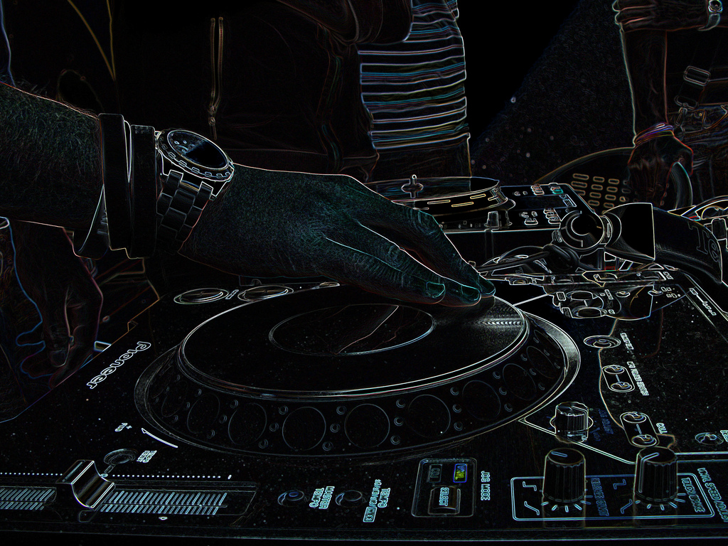 1Band 1Brand taps Turntable.fm for virtual vinyl marketing