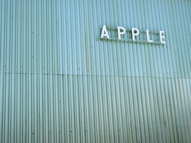 Apple modifies complaints against Samsung, asserts more patents