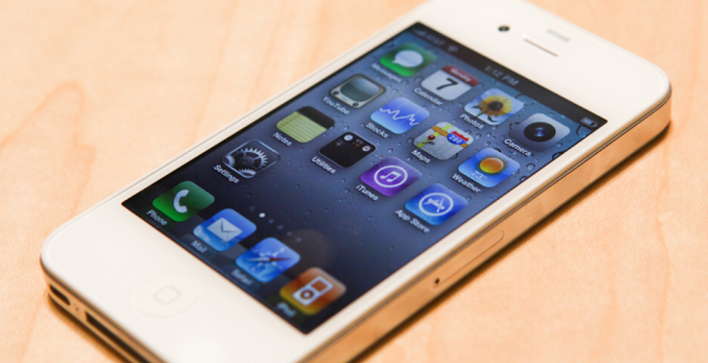 Apple snags first place in global smartphone shipments