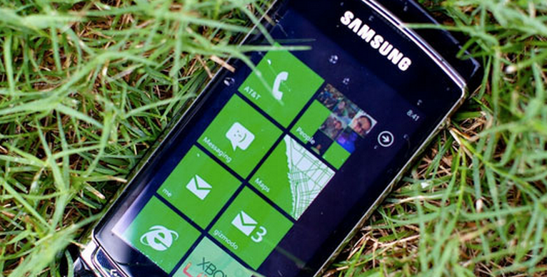 Microsoft releases free WP7 games, annoys its community in the process