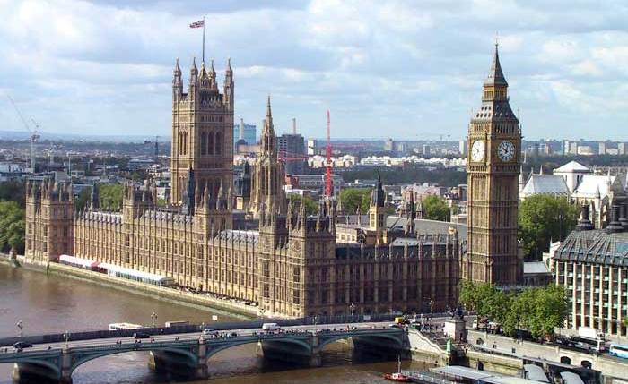 UK government sets a date for riot talks with Facebook, Twitter and RIM