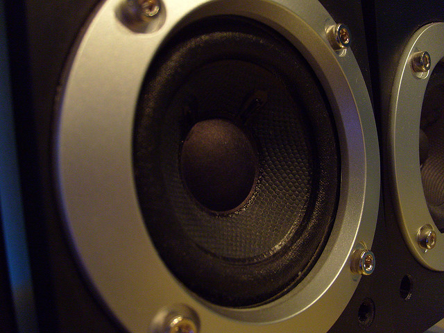 Orange set to partner with Spotify rival Deezer, offer free music to some customers