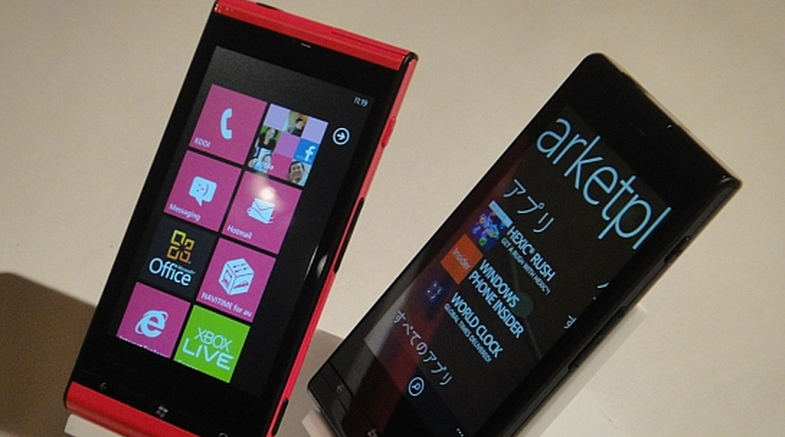 New Japanese Windows Phone ads push the boundaries of sense