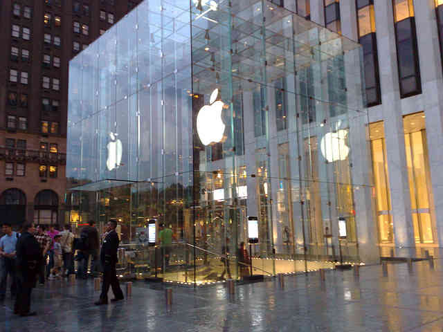Apple to close U.S. stores for hour and a half during Steve Jobs memorial service