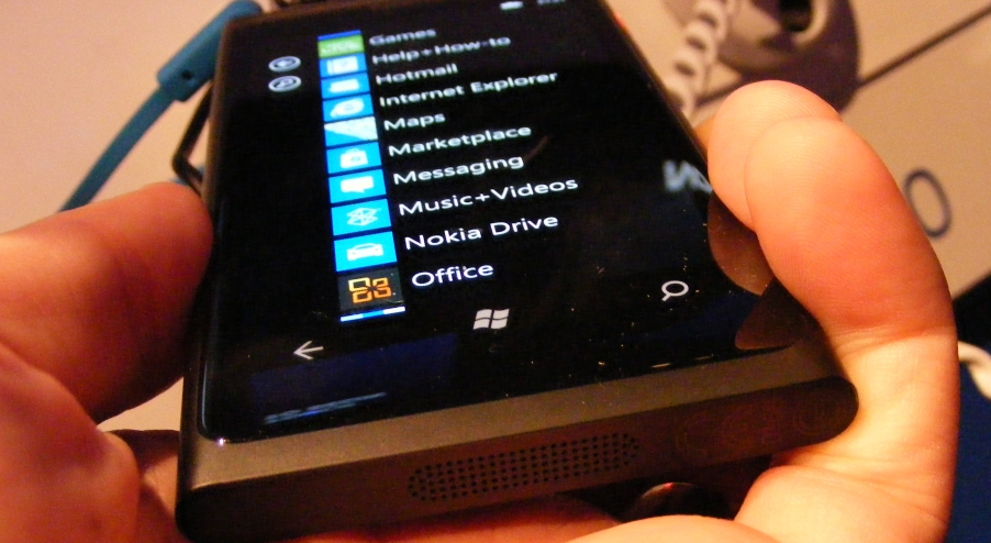 In the UK, picking up Nokia’s Lumia 800 might snag you a free Xbox 360