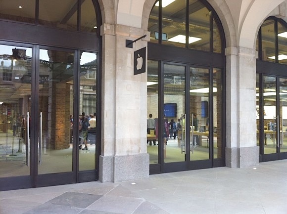 Apple’s Covent Garden store hit by 7-strong motorbike gang targeting iPads