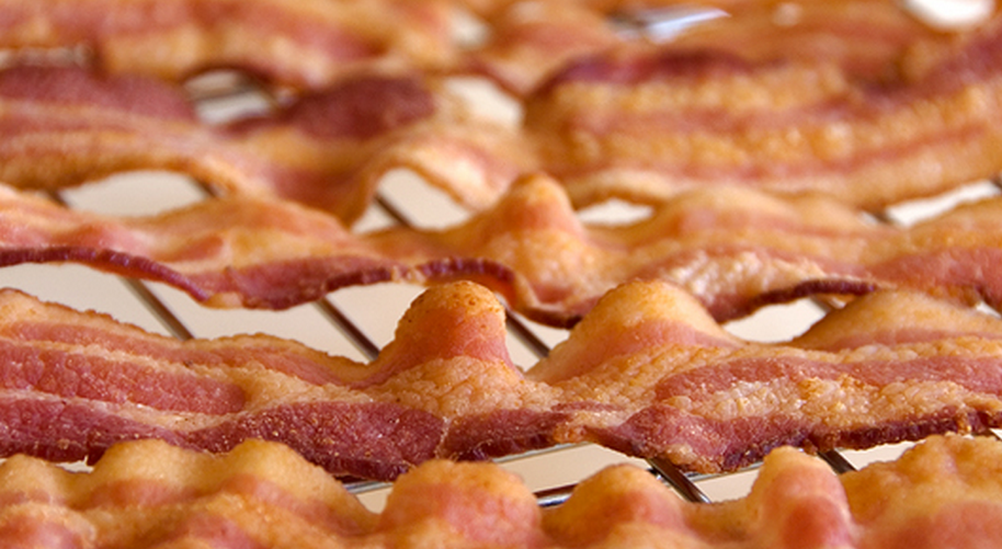 Microsoft offers bacon to Amazon engineers in hopes of poaching them