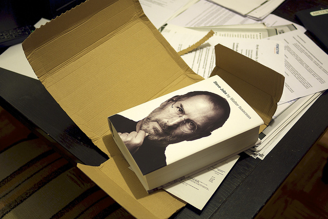 Steve Jobs biography sells 379,000 copies in the U.S. during its first week