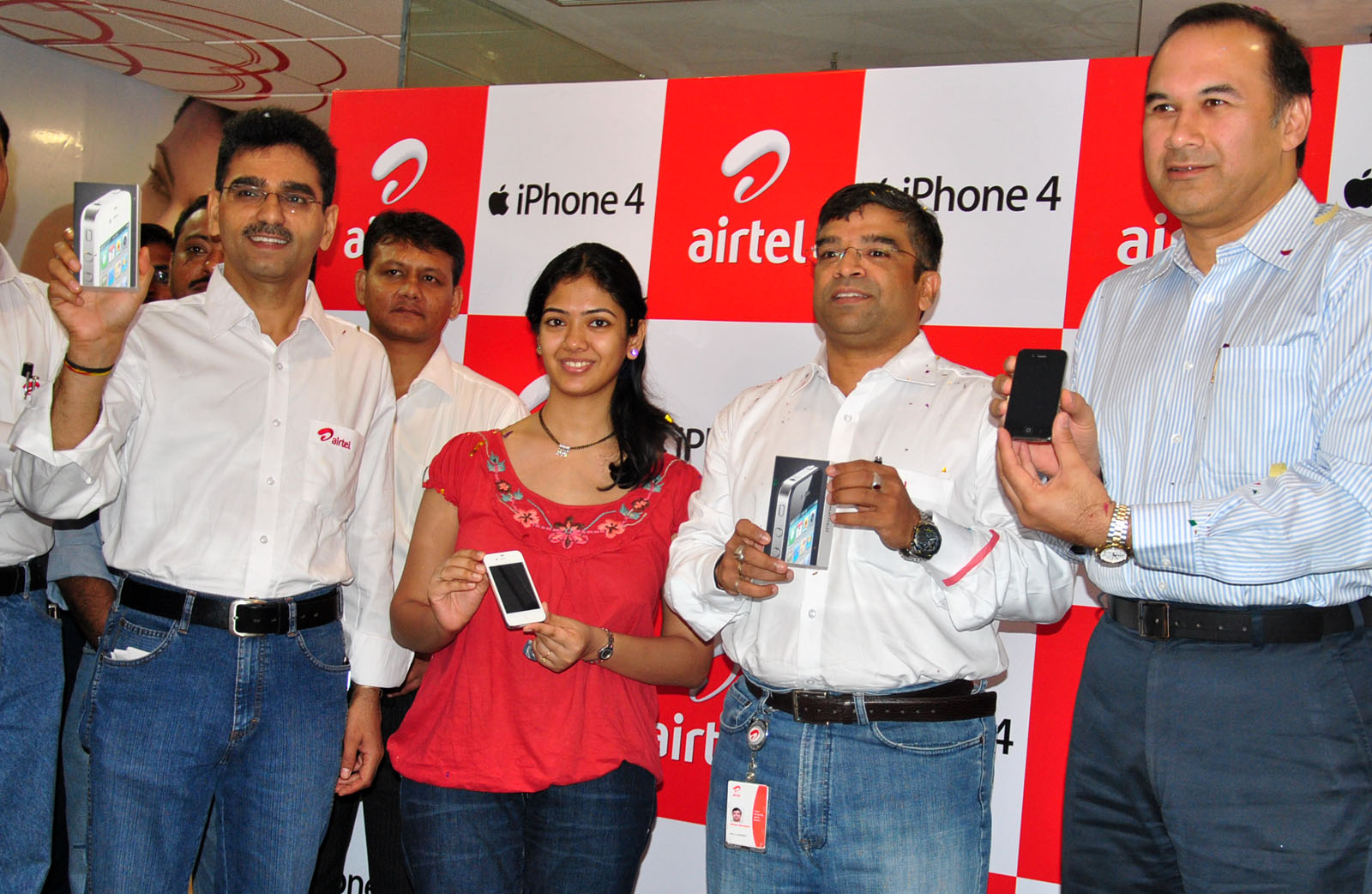 iPhone 4S tariffs in India are as expensive as the phone itself