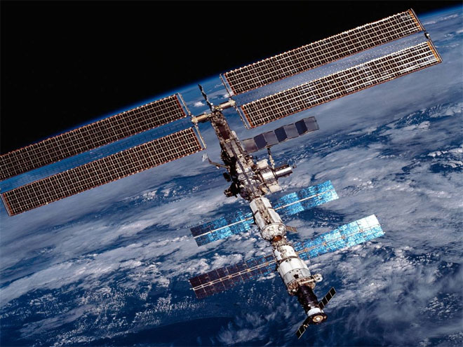 NASA gets Twitter happy, invites press and followers to two new Tweetups