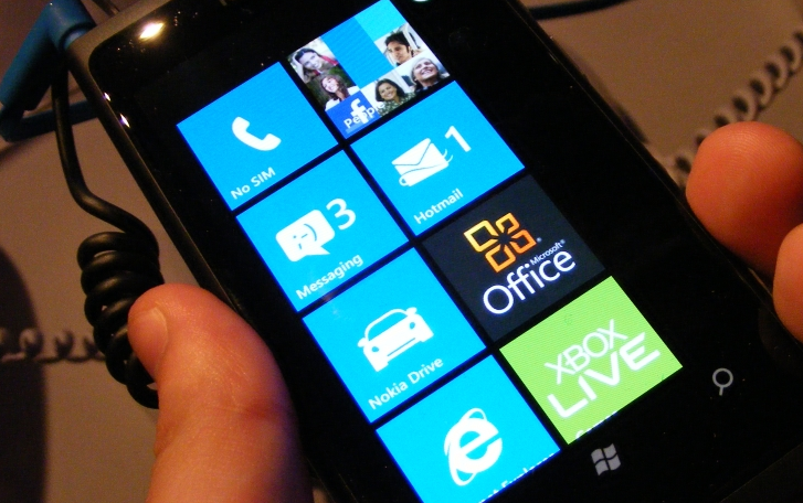 The Nokia Lumia 800 on track to support DLNA via downloadable app