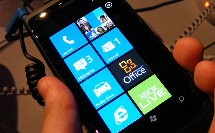 Nokia’s Lumia 800 gets the TSA treatment from the FCC