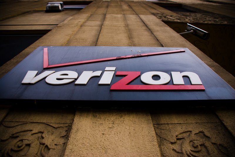 Verizon drops $2 payment fee after severe customer backlash