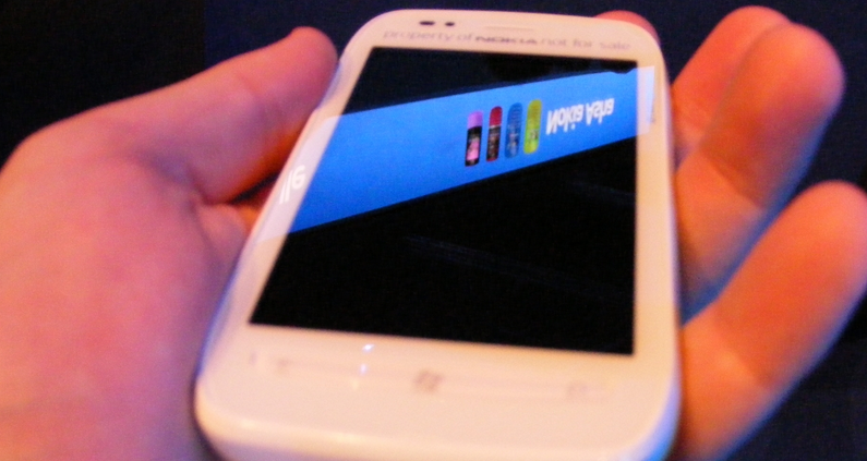 Microsoft testing fix for Windows Phone SMS bug