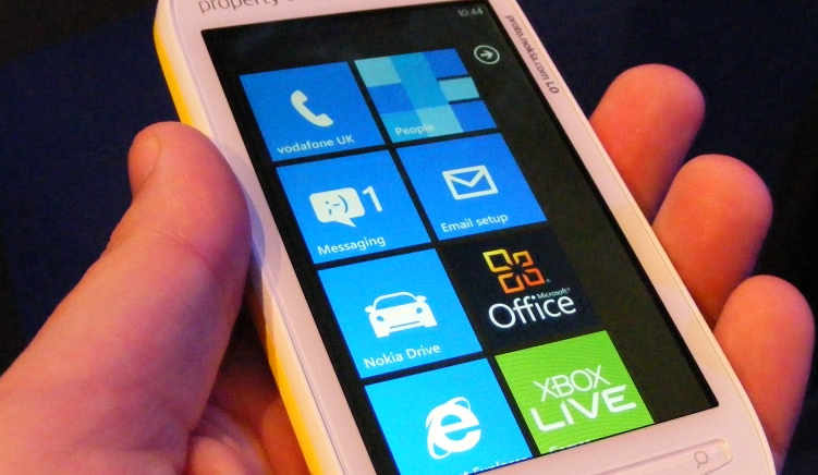 Windows Phone on a 10″ touchscreen is surprisingly awesome