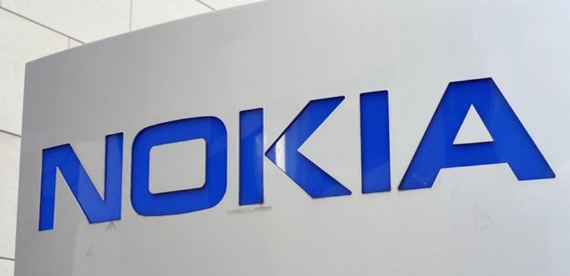 Nokia paints a plane in India with the Lumia 800 brush – and it’s heinous
