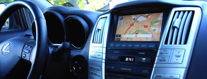 This Kickstarter project turns your smartphone into a sleek car stereo