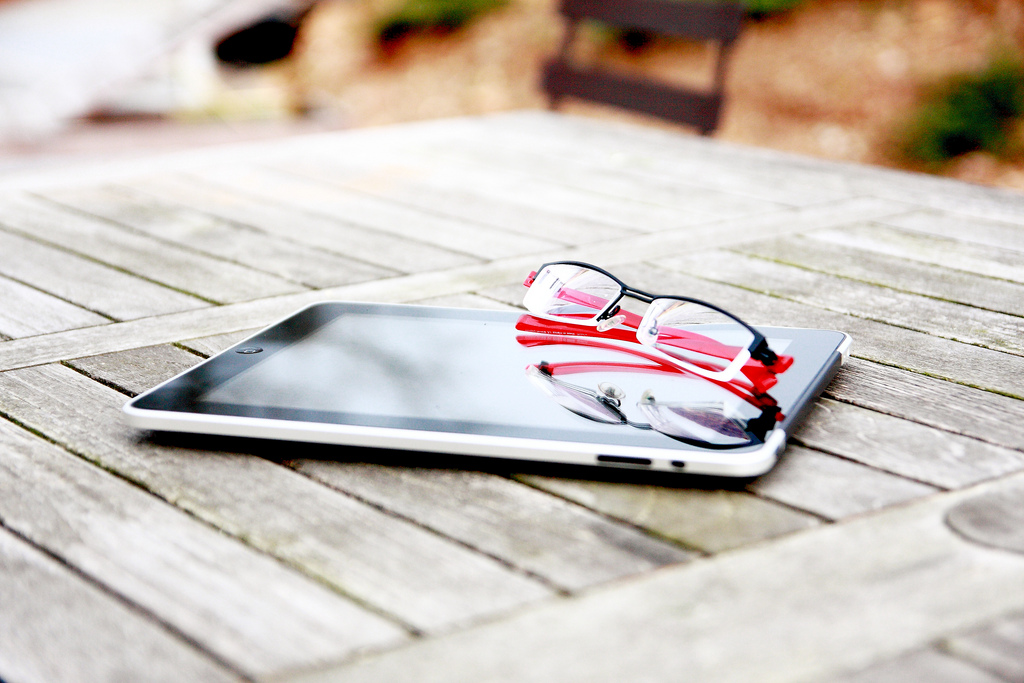 iPad reading by Wiertz Sébastien on Flickr
