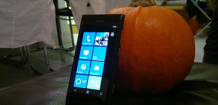 Nokia hands out free cupcakes in Belgium to flog the Lumia 800