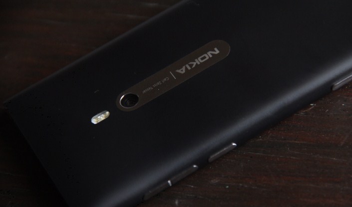 Microsoft planning $899 Nokia Lumia 800 bundle for Valentine’s Day