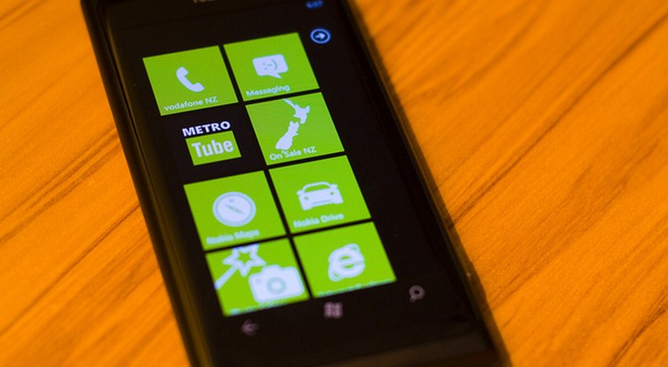 Nokia’s six-eyed social media tracking HUD